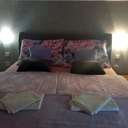 Ferienwohnung Apartman Vidovic Korenica Exterior foto